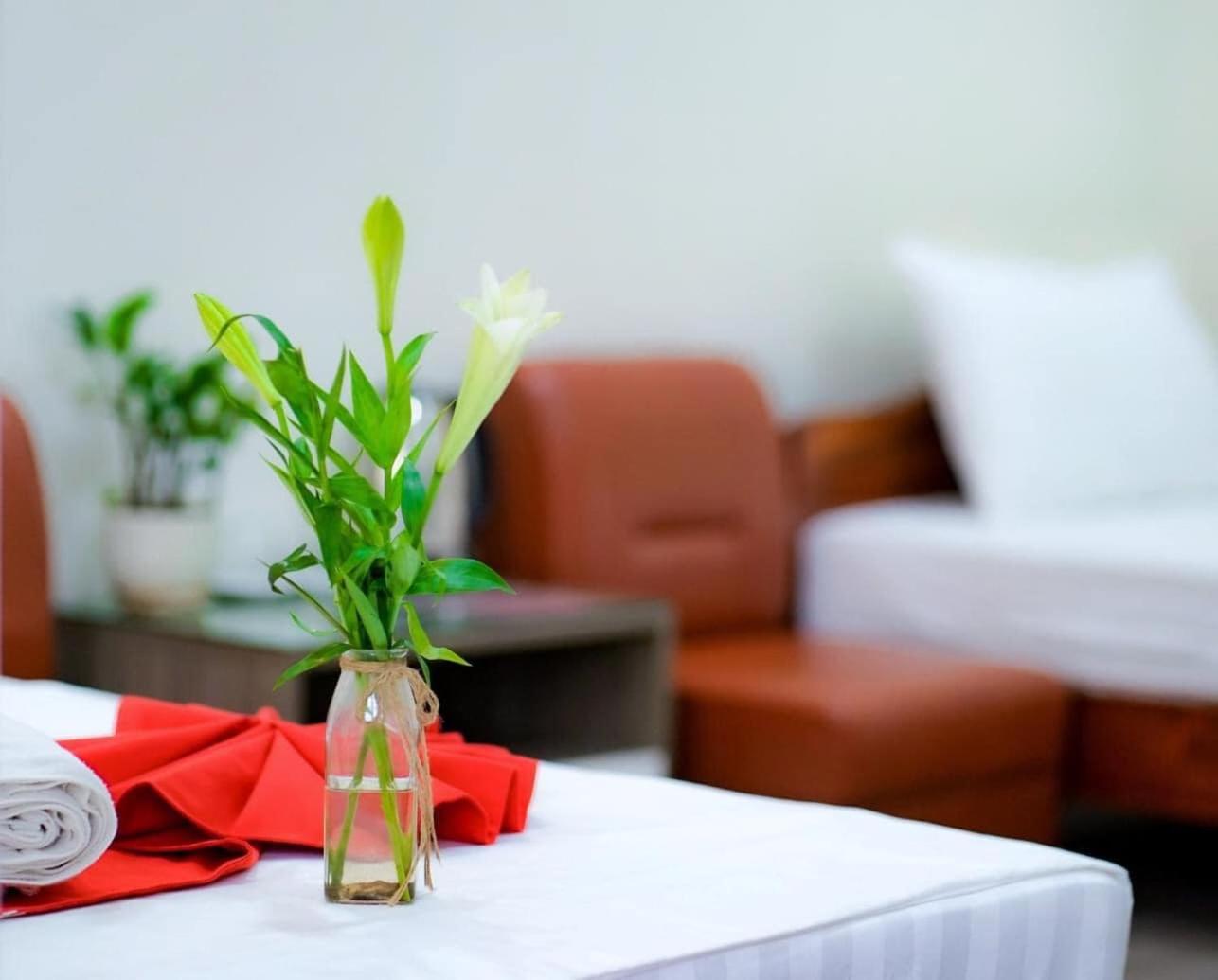 Khach San Giao Thong Hotel Hanoi Exterior photo