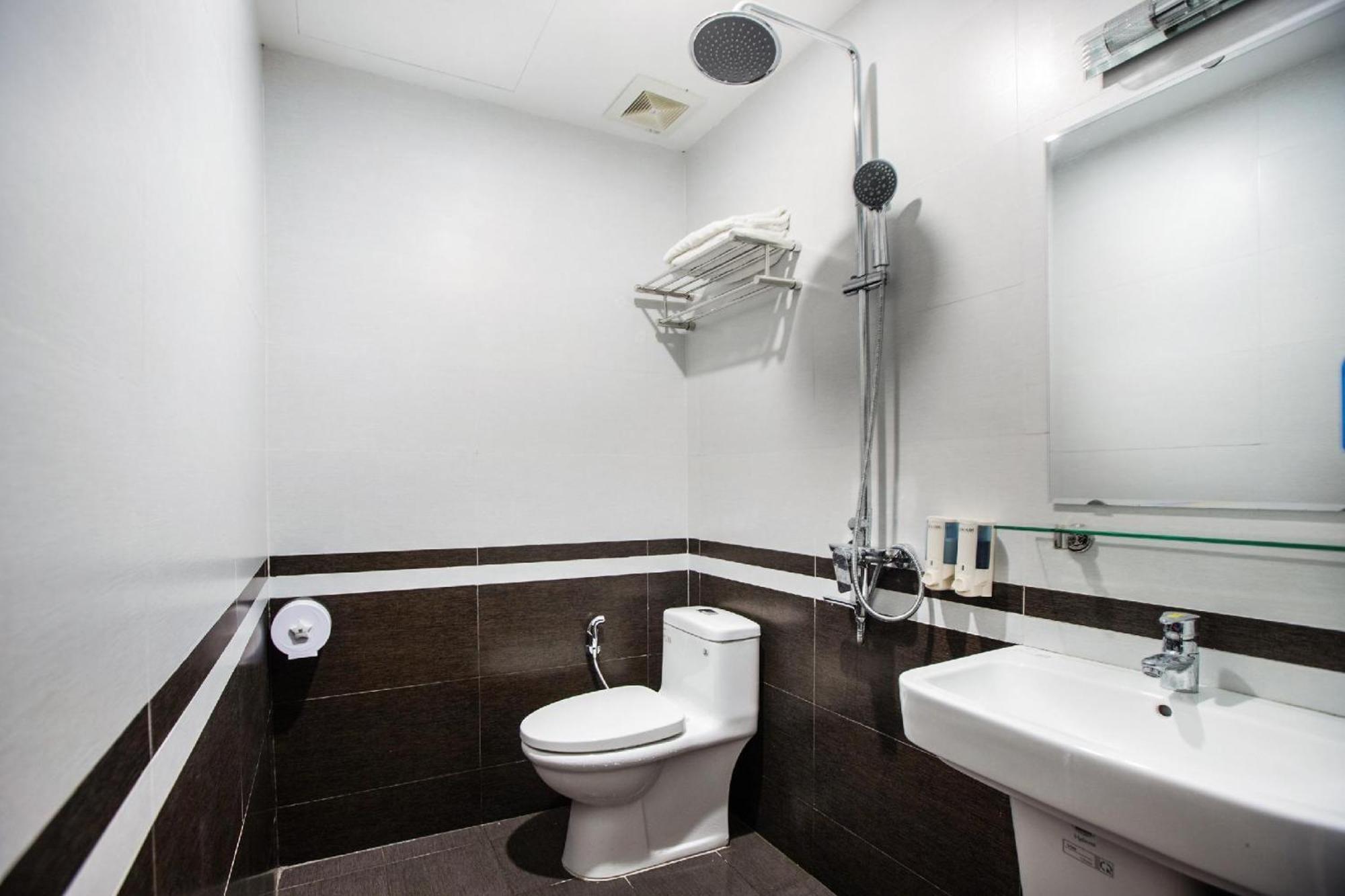 Khach San Giao Thong Hotel Hanoi Exterior photo