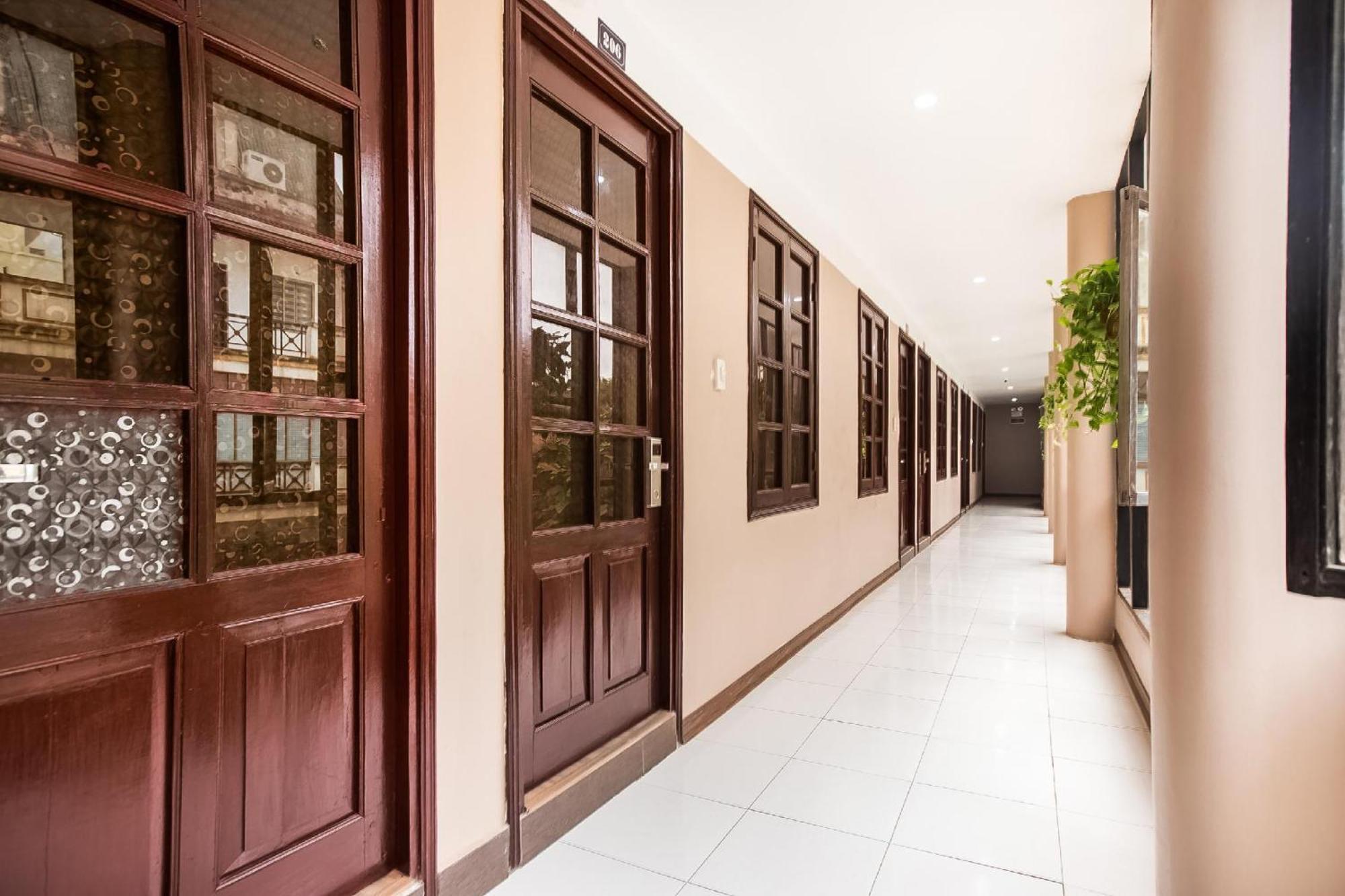 Khach San Giao Thong Hotel Hanoi Exterior photo