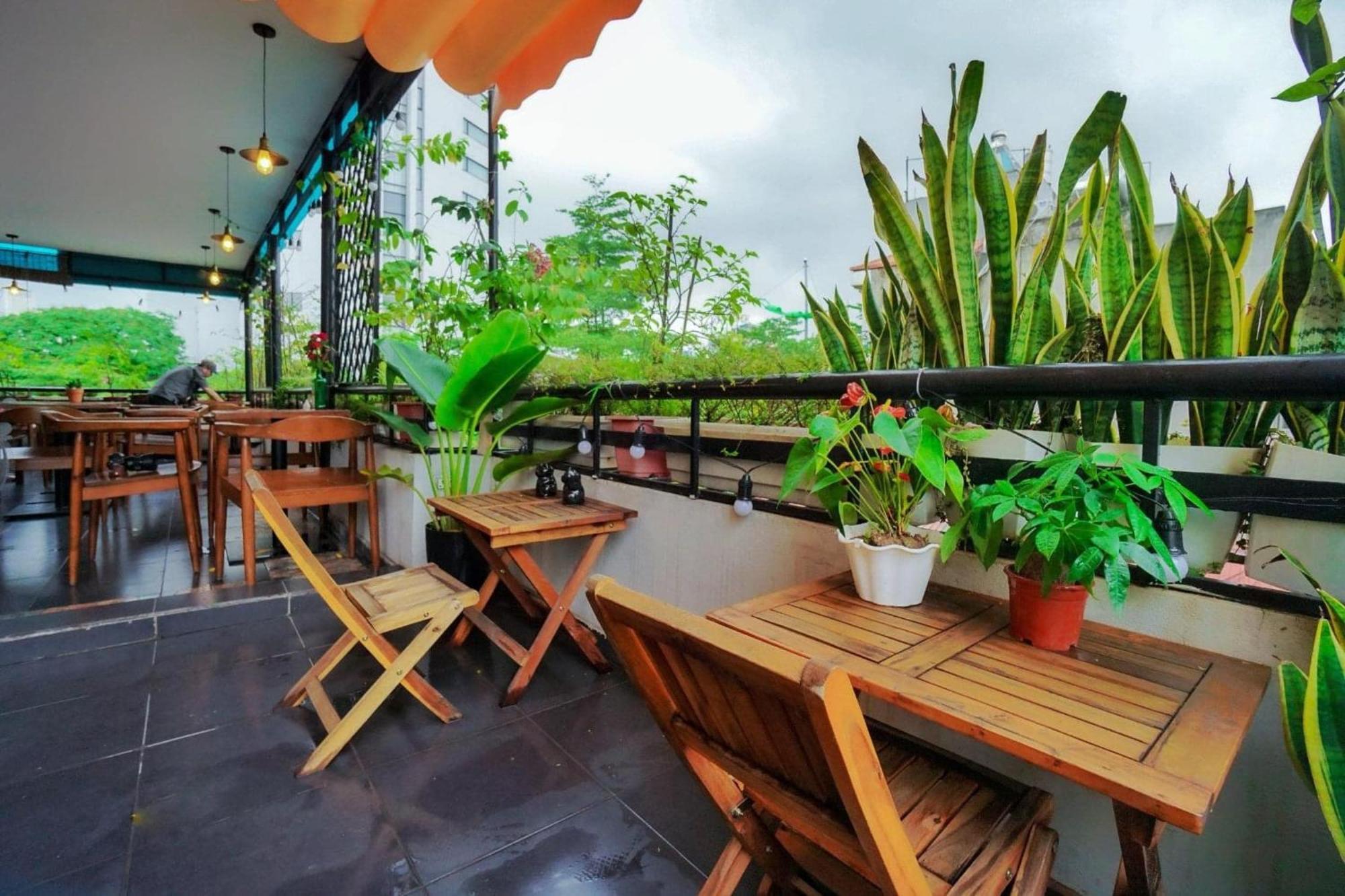 Khach San Giao Thong Hotel Hanoi Exterior photo
