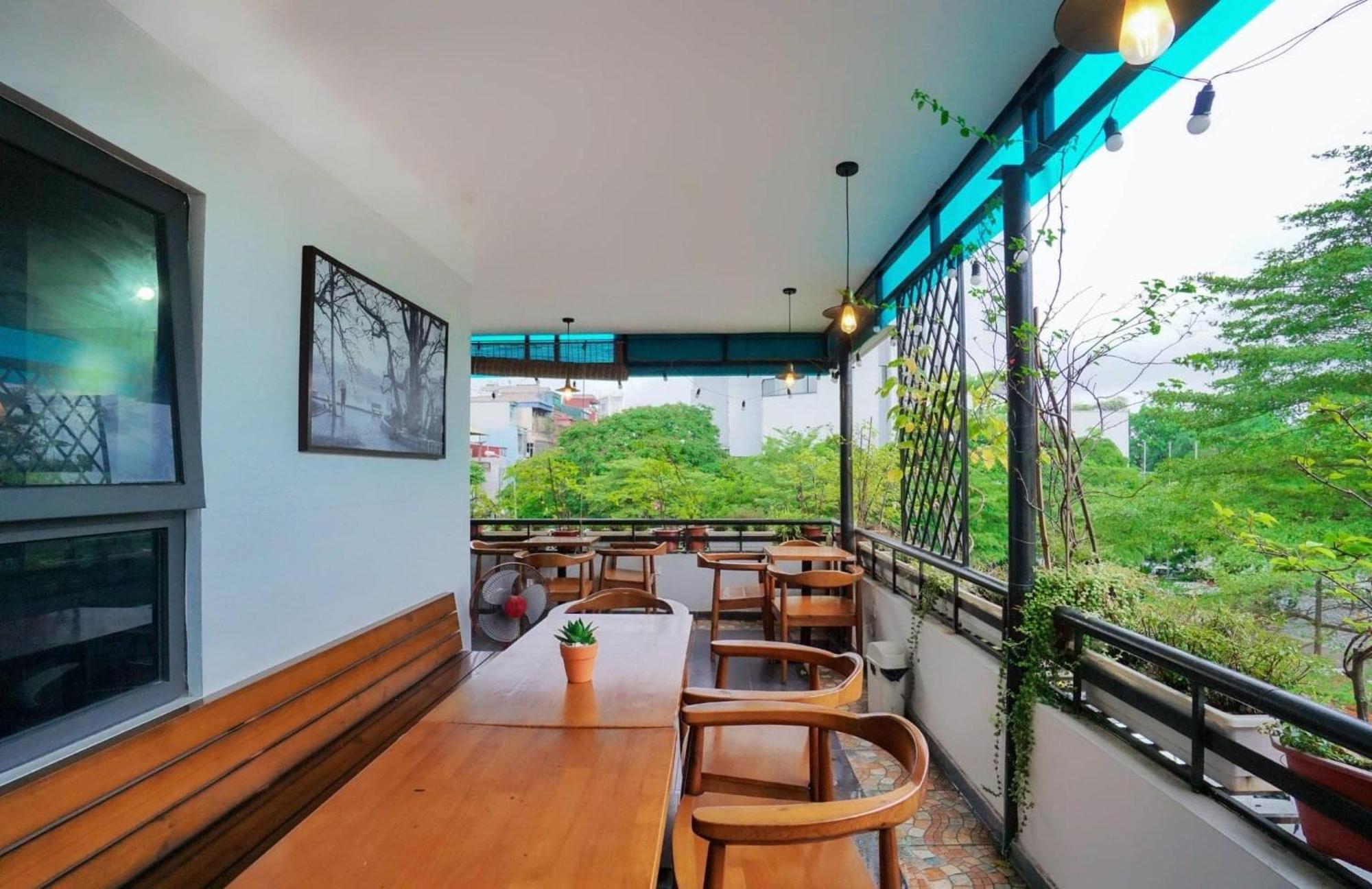 Khach San Giao Thong Hotel Hanoi Exterior photo